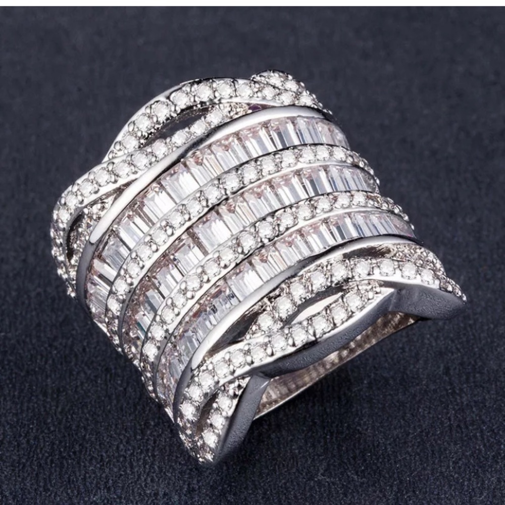 Luxury 925 Silver Princess Cut White SapphireRing - Picture 4 of 4